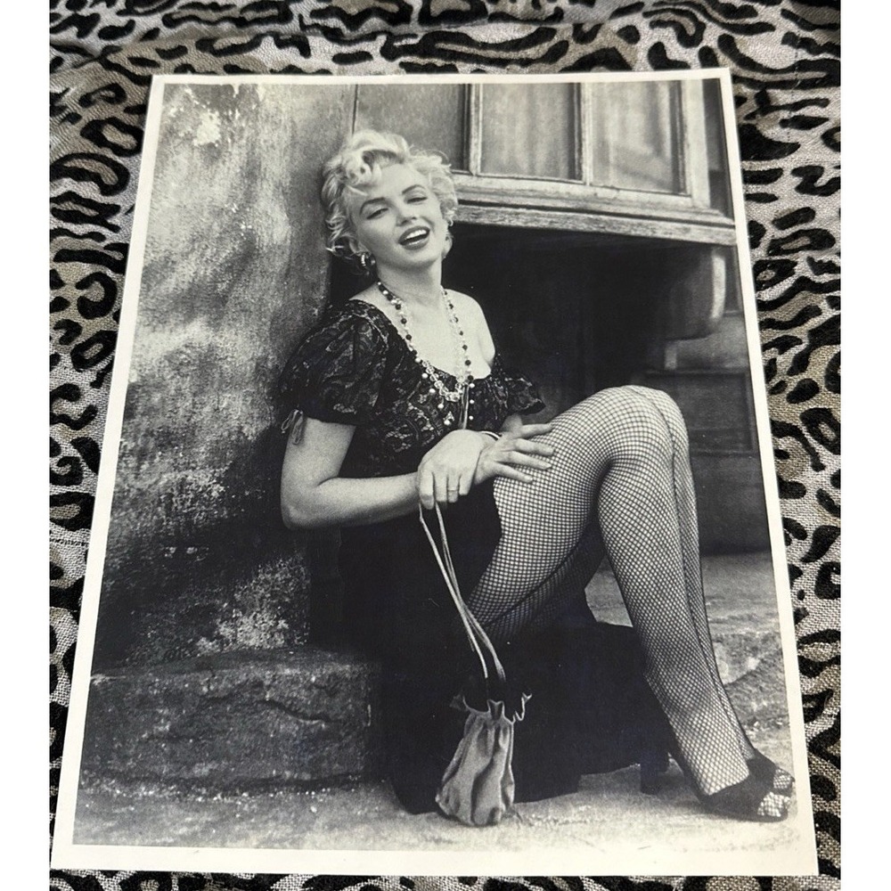 Beautiful Marilyn Monroe 8 X 10 Black And White  Photo !